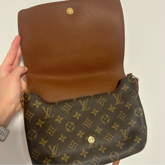 Louis Vuitton Musette Tango - Picture 3 of 12